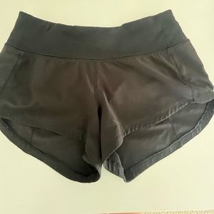 Lululemon Black Low Rise Speed ups 2.5 size 0